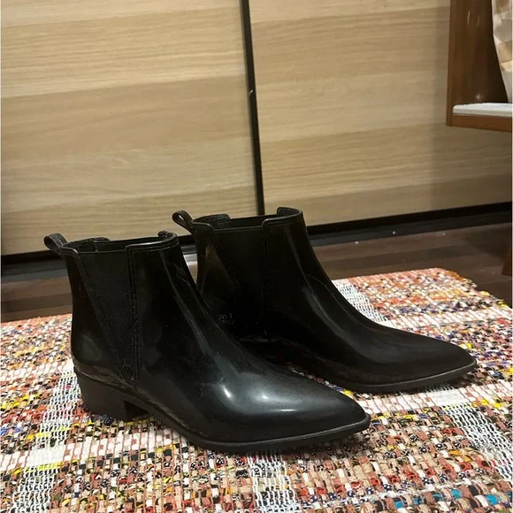 UNIQUE! Jefferey Campbell Black Pointed Toe Chelsea Rain Boots Size US8 - Picture 1 of 5